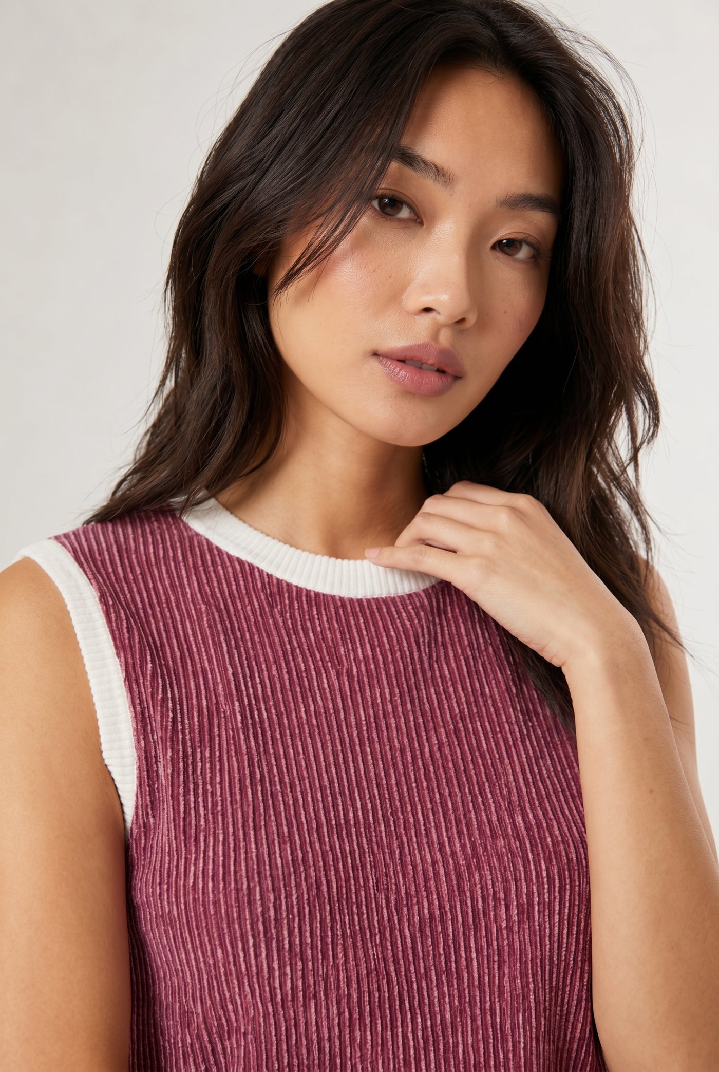 LOHNR Bound Rib Set in Maroon. A structured soft pink sleeveless knit top and matching asymmetric skirt, finished with precision contrast white binding.