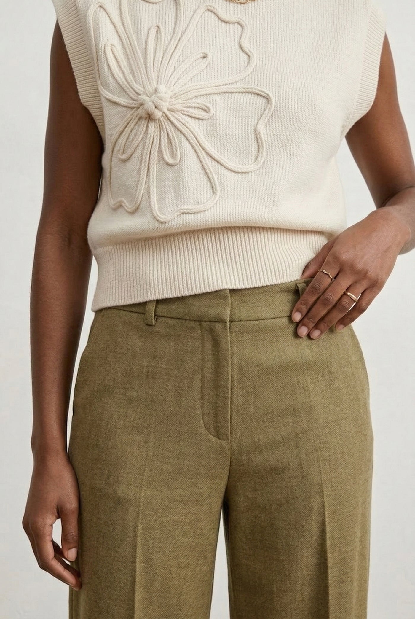 LOHNR premium women's sleeveless loungewear sweatshirt in Light Birch