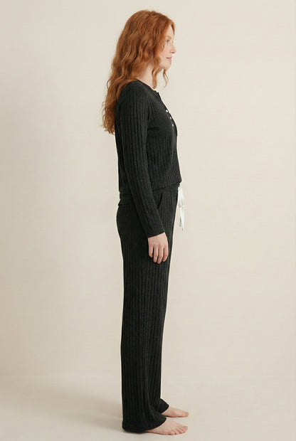 Women's Linea Set by LOHNR in Onyx. A premium matching lounge set featuring a smooth, sweatshirt-material henley top and tailored comfortable joggers.