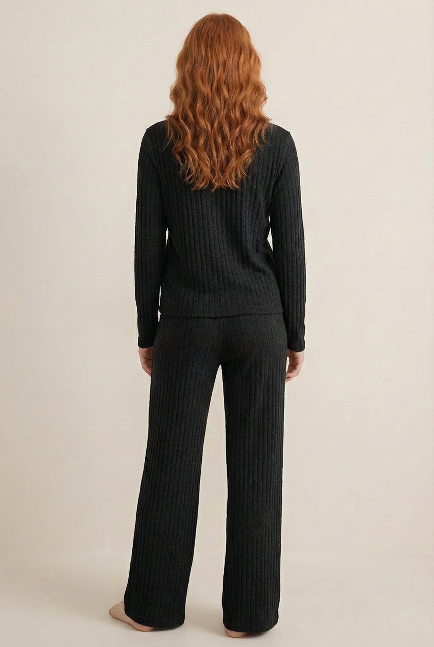 Women's Linea Set by LOHNR in Onyx. A premium matching lounge set featuring a smooth, sweatshirt-material henley top and tailored comfortable joggers.