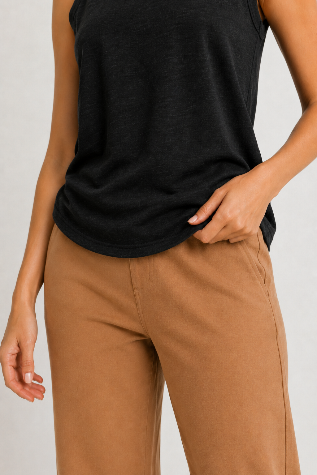 Woman wearing the Lohnr Zarah Tank with a scoop neck and effortless fit