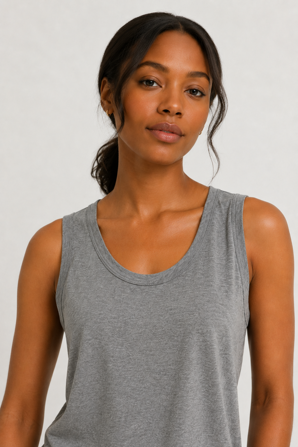 Woman wearing the Lohnr Zarah Tank with a scoop neck and effortless fit